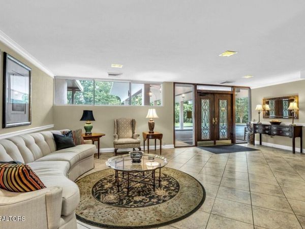 1414 Continental Drive, Chattanooga, TN 37405