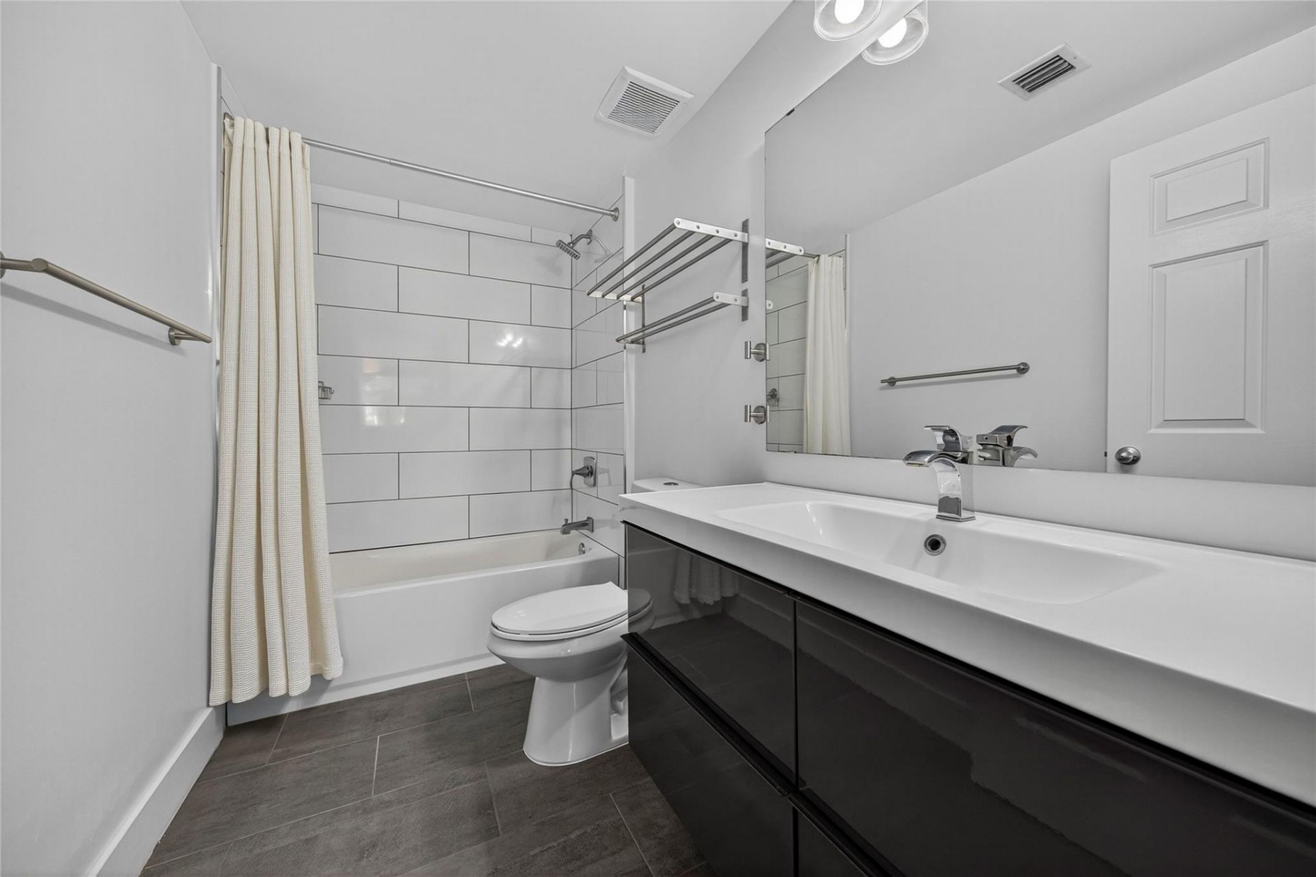 2421 NE 65th Street, Unit 209, Fort Lauderdale, FL 33308 Photo