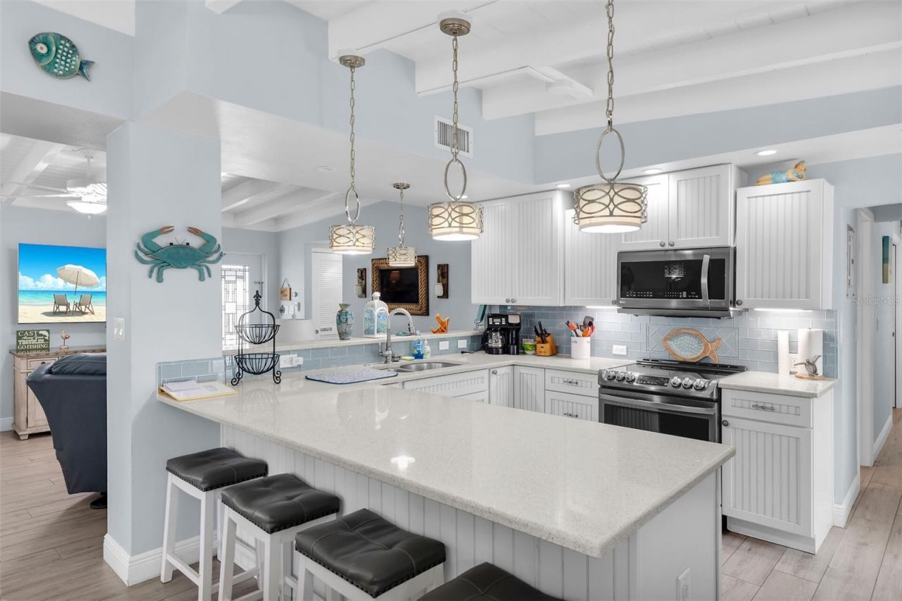 8 Sadowski Causeway, Key Colony Beach, FL 33051 Photo