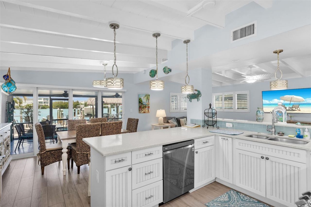 8 Sadowski Causeway, Key Colony Beach, FL 33051 Photo