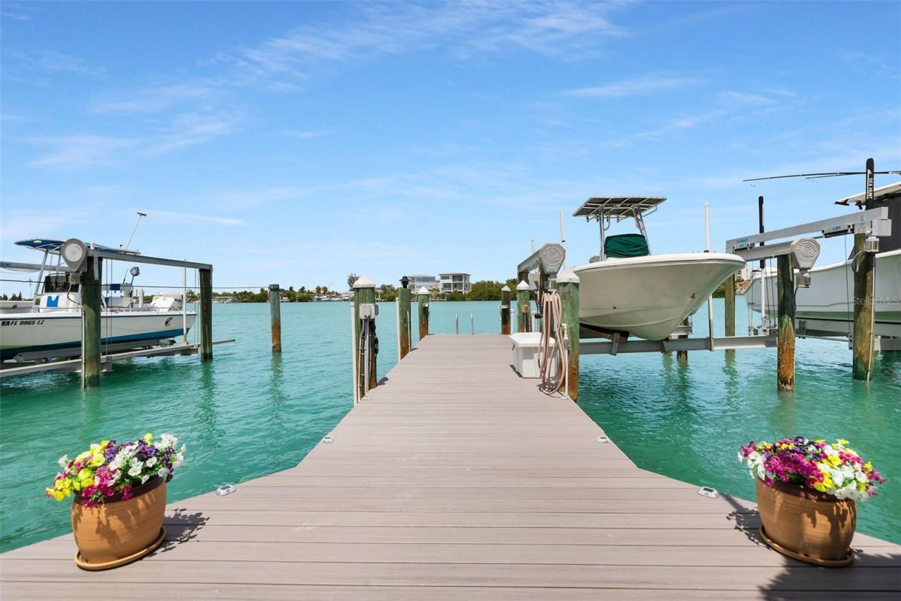 8 Sadowski Causeway, Key Colony Beach, FL 33051 Photo