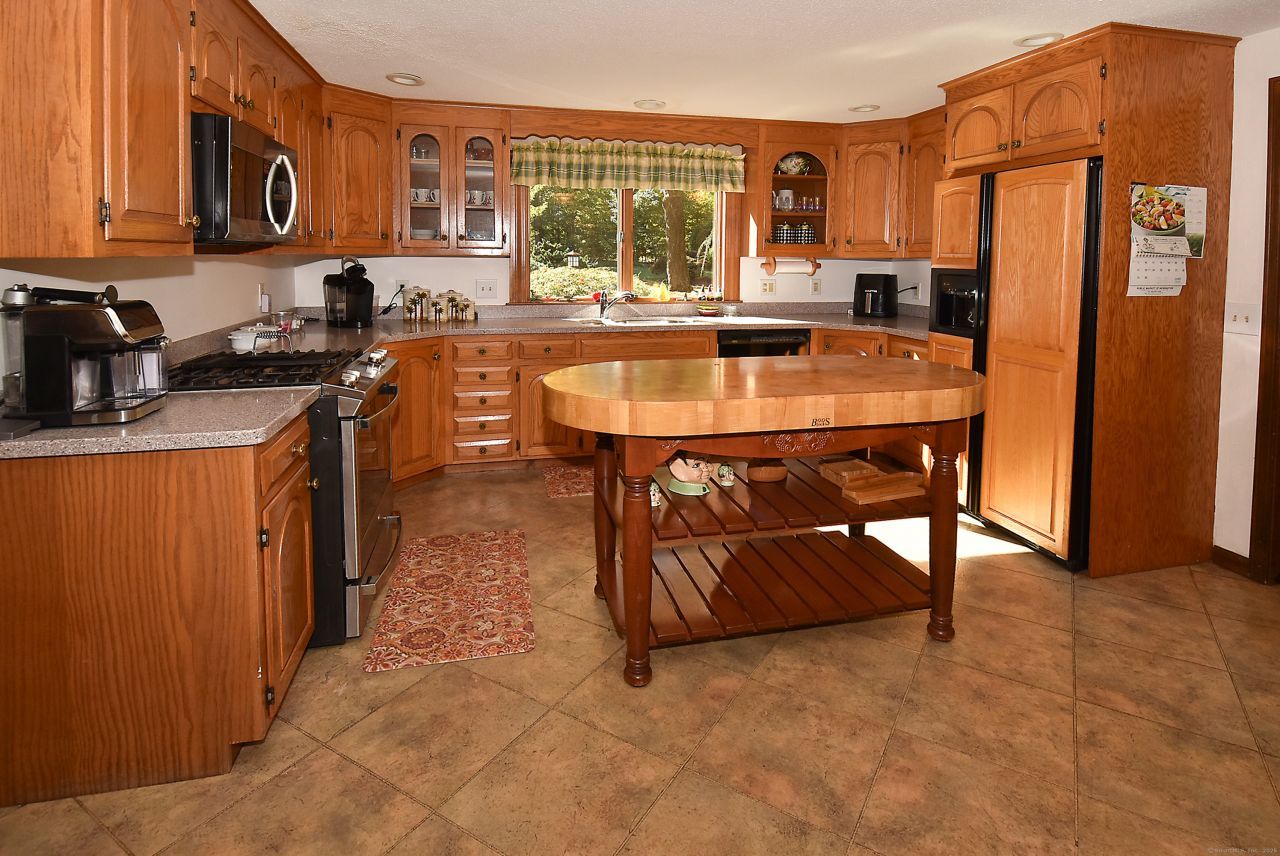 266 Farmington, Berlin, CT 06037 Main Photo