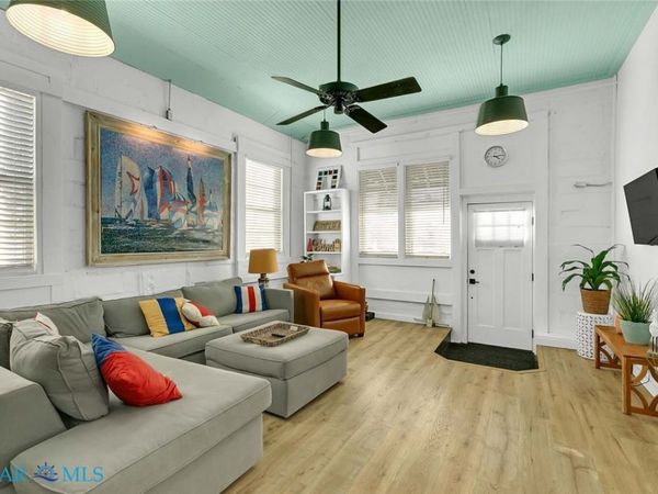 31 Cross Street , Urbanna, VA 23175