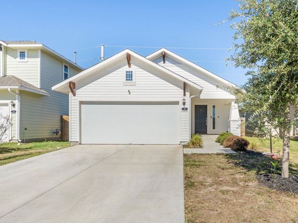 219 Trailside LN, Bastrop, TX 78602