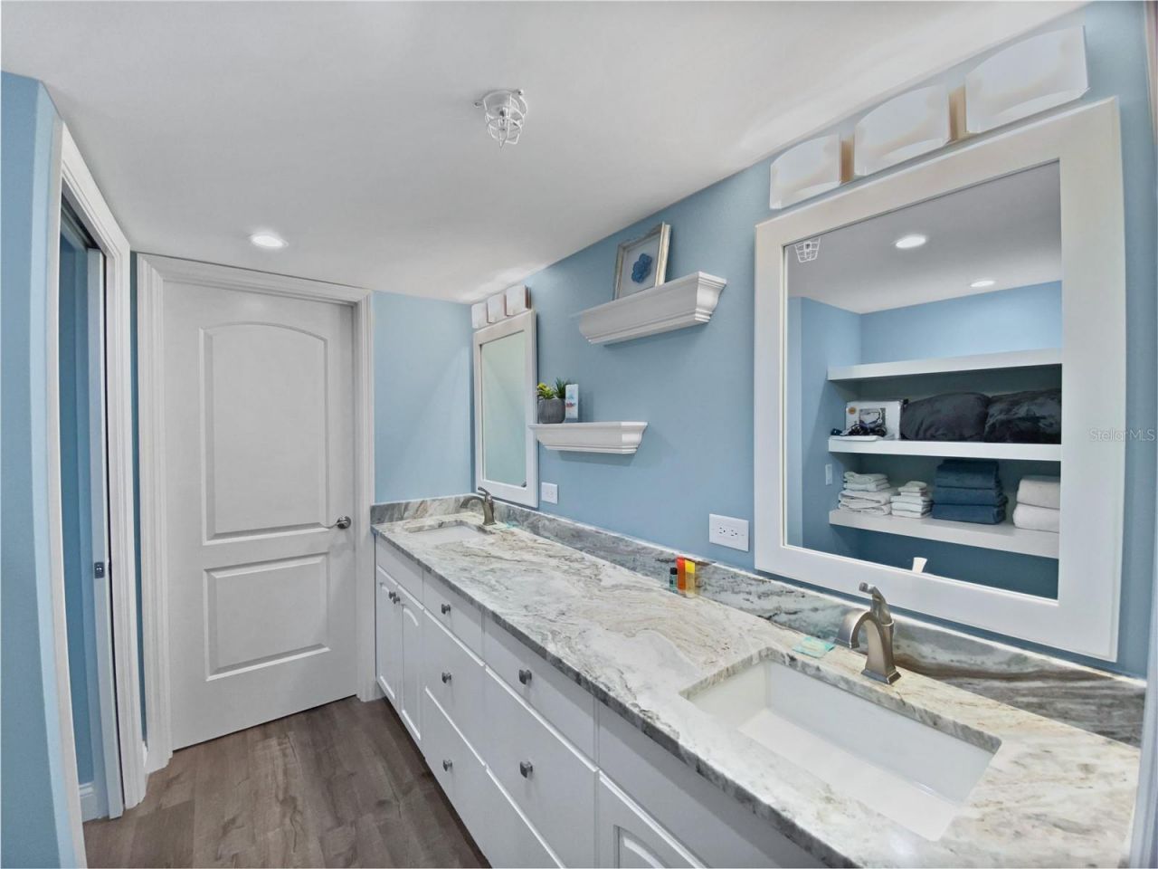 1445 Gulf Of Mexico Drive, Unit 305, Longboat Key, FL 34228 Photo