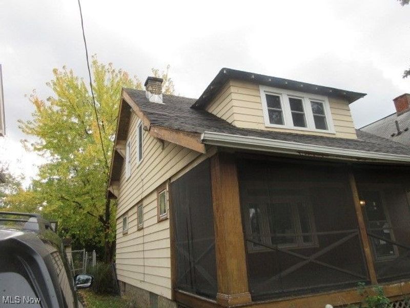 8420 Vineyard Avenue, Cleveland, OH 44105 Photo 2