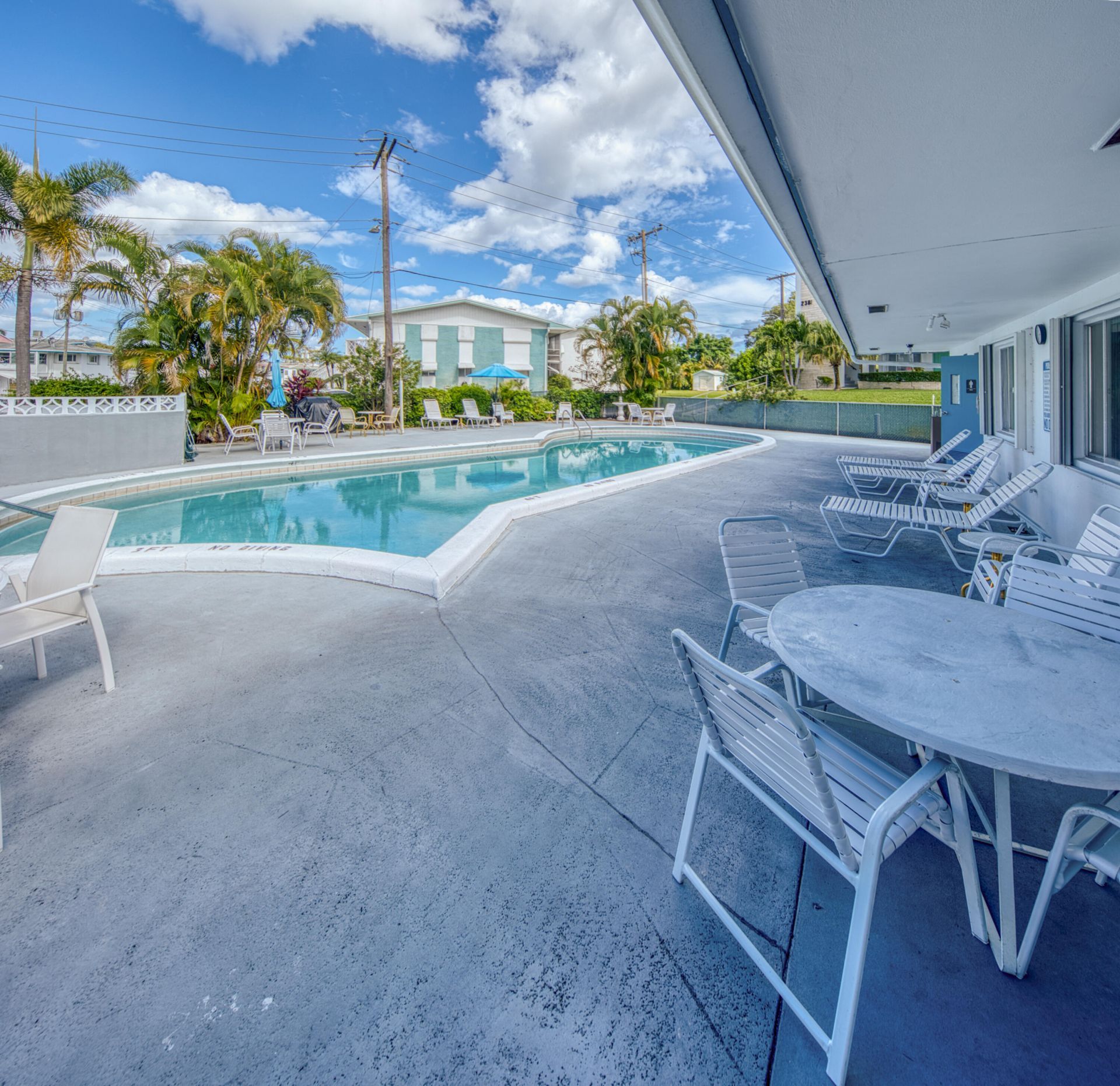 2400 Lake Osborne Drive, Unit 205, Lake Worth Beach, FL 33461 Photo