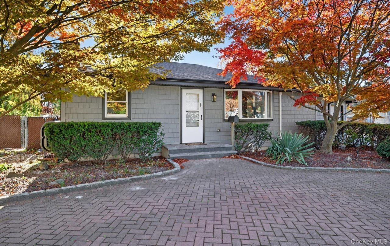 14 Muncey Road, Bay Shore, NY 11706 Main Photo