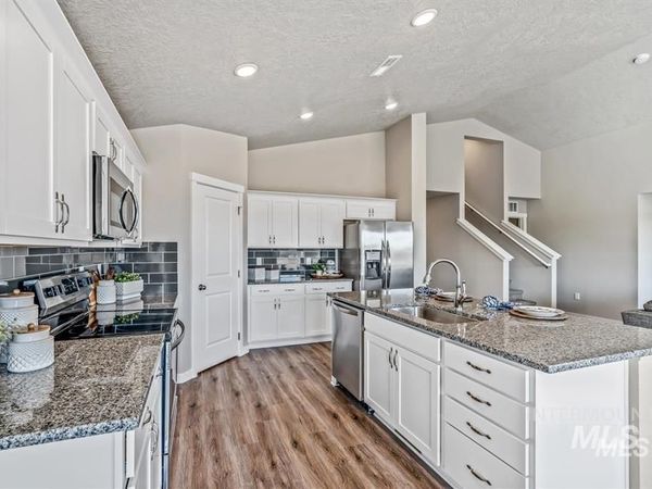 1587 SW Silverstone Ave, Mountain Home, ID 83647