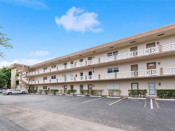 3405 NW 48th Avenue, Unit 401, Lauderdale Lakes, FL 33319