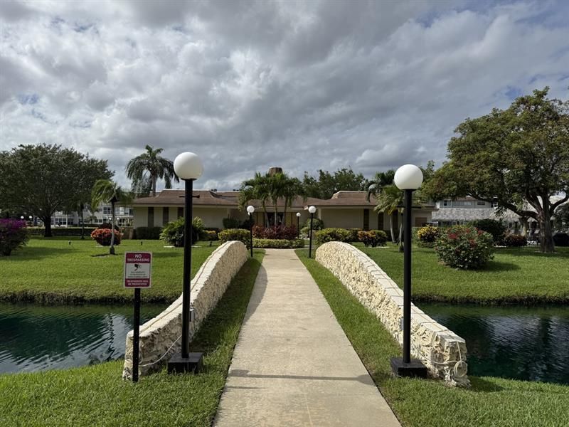 3405 NW 48th Avenue, Unit 401, Lauderdale Lakes, FL 33319 Photo