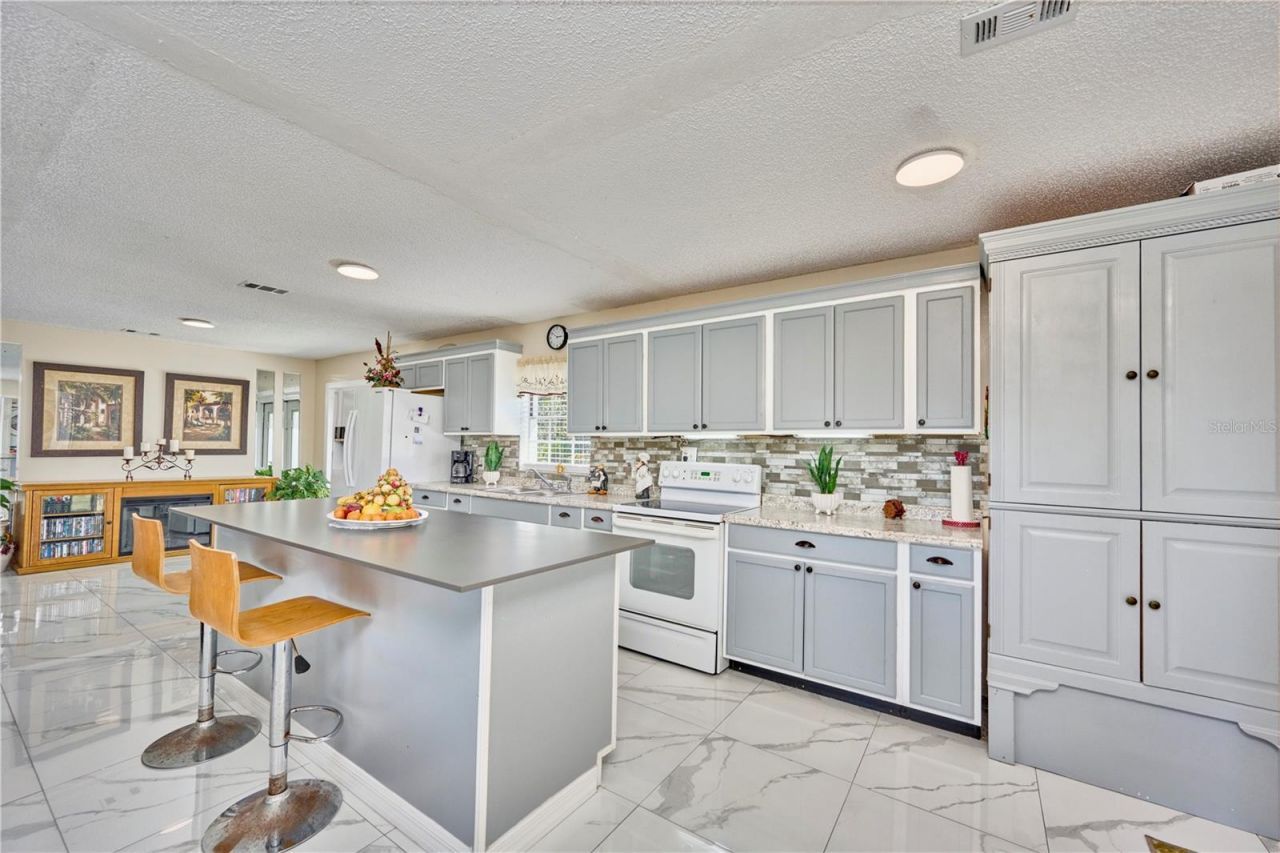 2471 Park Avenue, Indian Lake Estates, FL 33855 Photo