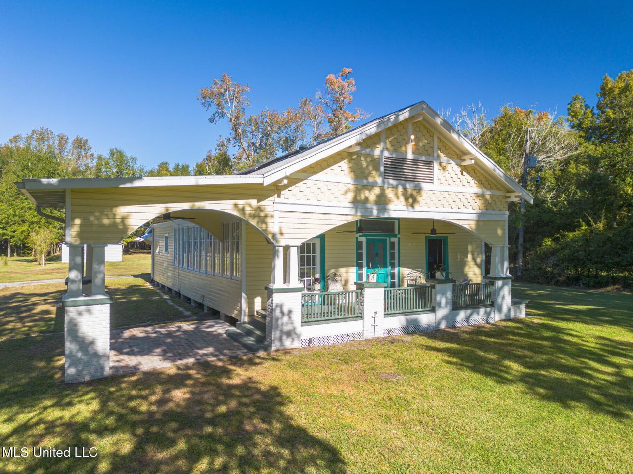 502 Jeff Davis Avenue, Waveland, MS 39576 Main Photo