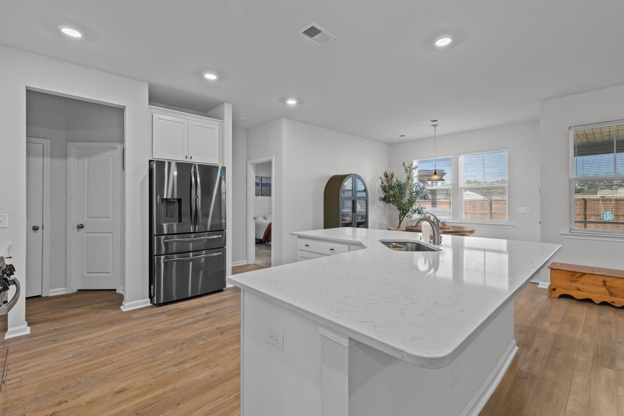 202 Honey Horn Drive Photo 11