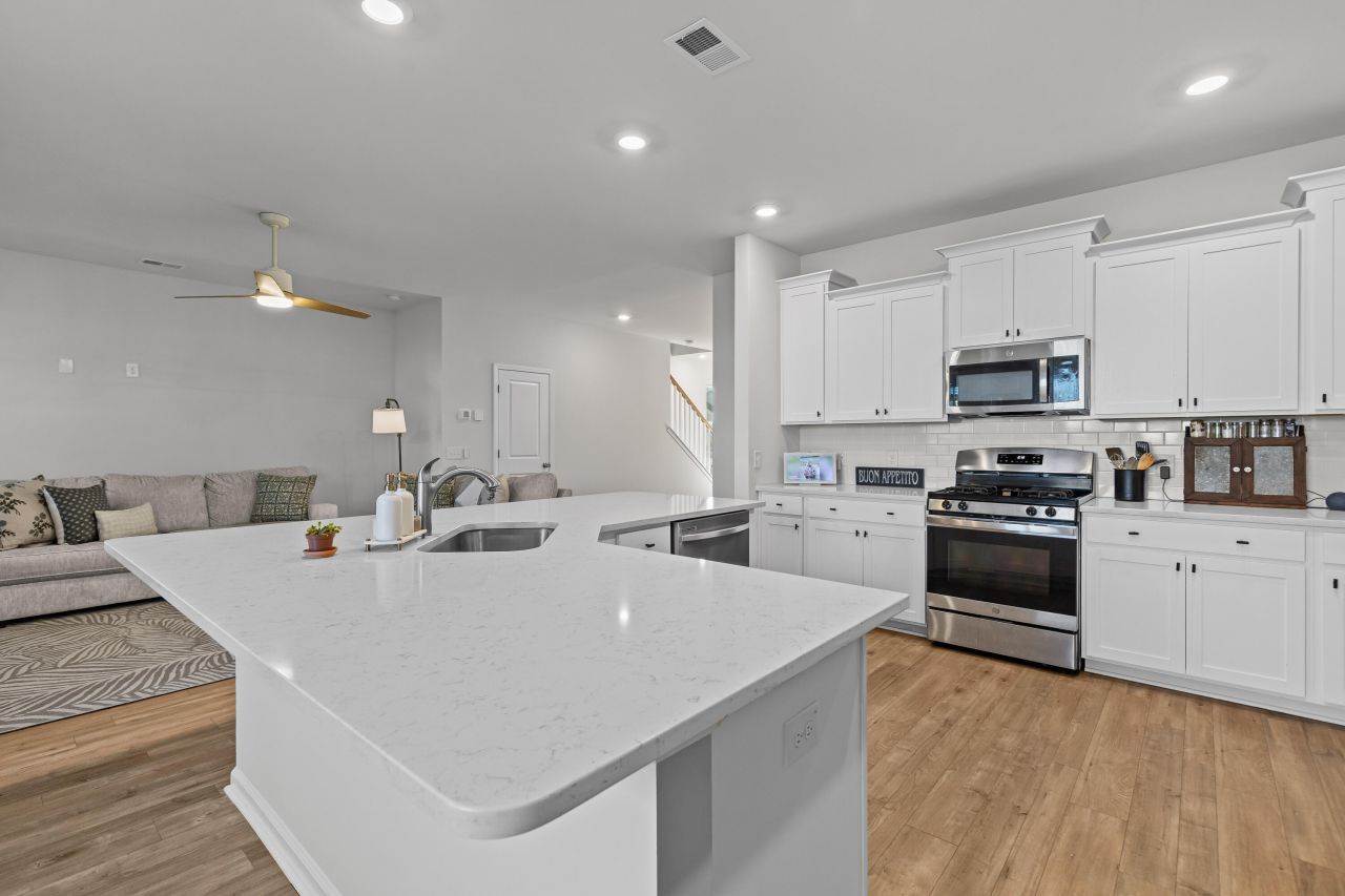 202 Honey Horn Drive Photo 12