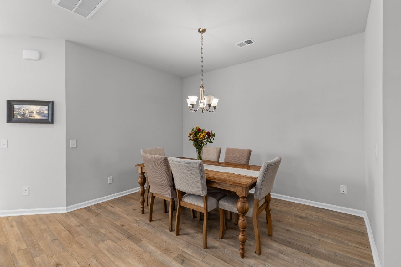 202 Honey Horn Drive Photo 6