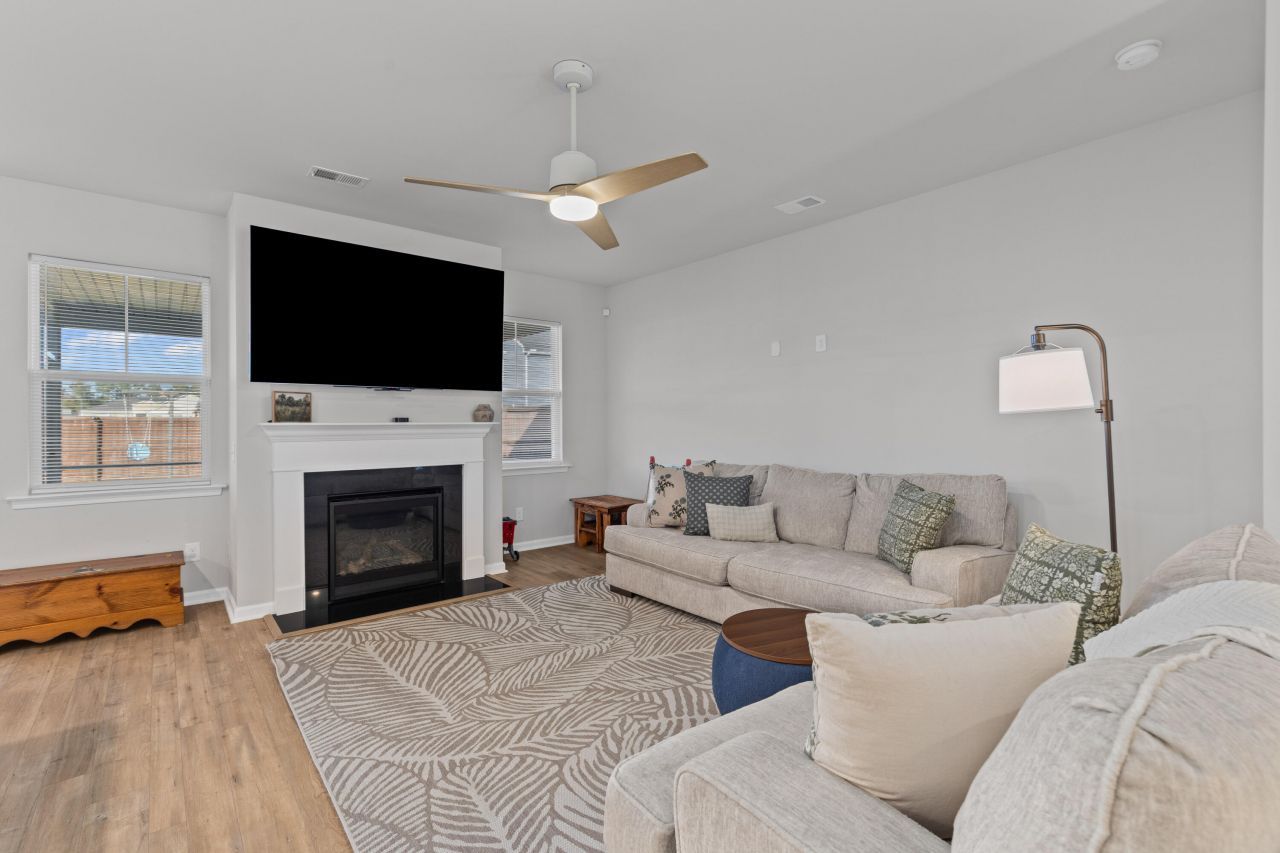 202 Honey Horn Drive Photo 7