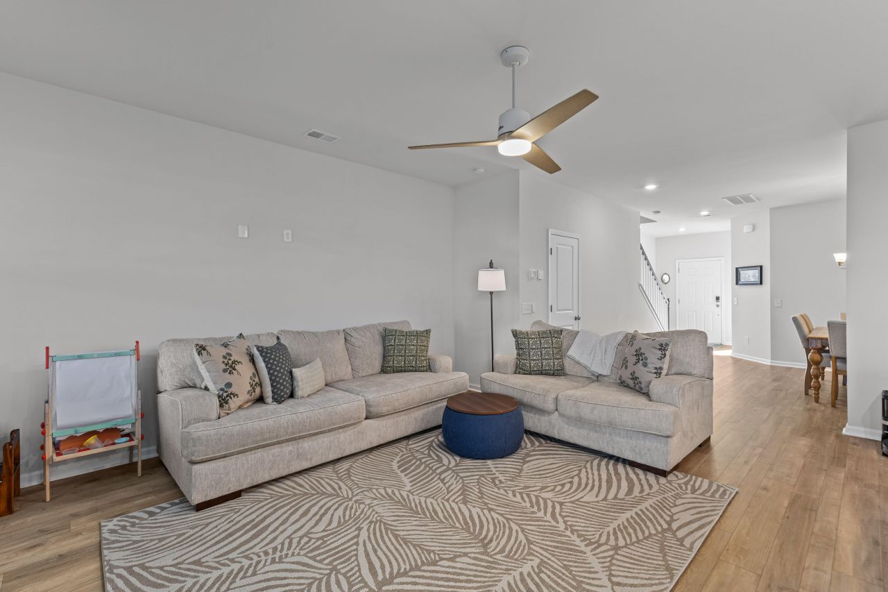 202 Honey Horn Drive Photo 8