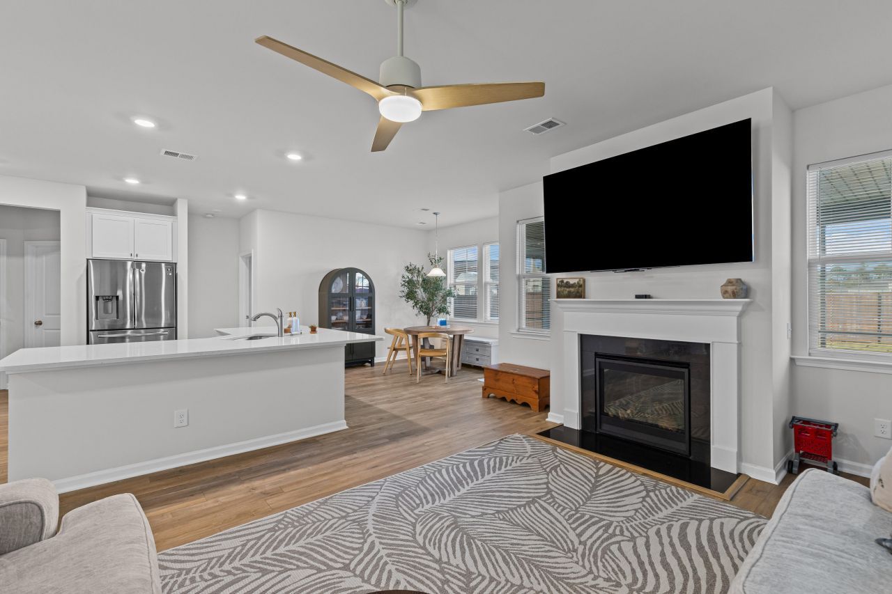 202 Honey Horn Drive Photo 9