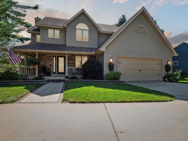 727 Tanbark Drive, Dimondale, MI 48821