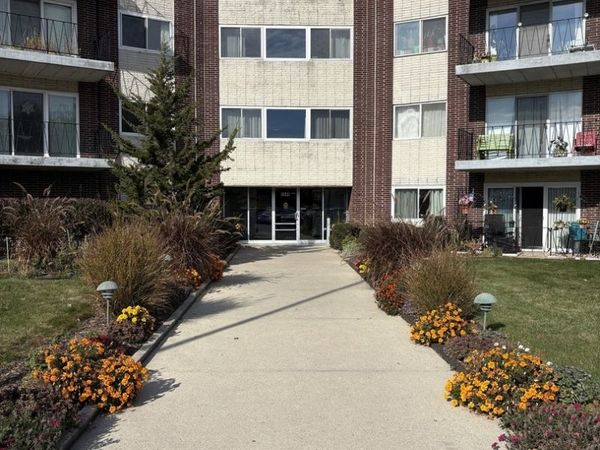 Unit 8A, Downers Grove, IL 60515