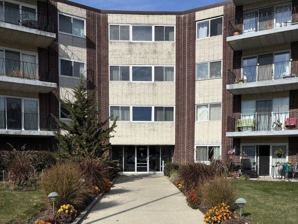 Unit 8A, Downers Grove, IL 60515