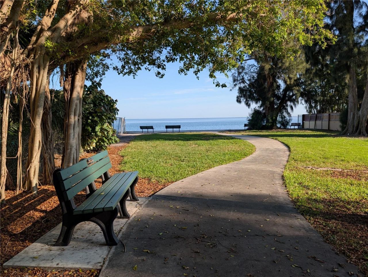 152 58th Avenue S, Saint Petersburg, FL 33705 Photo