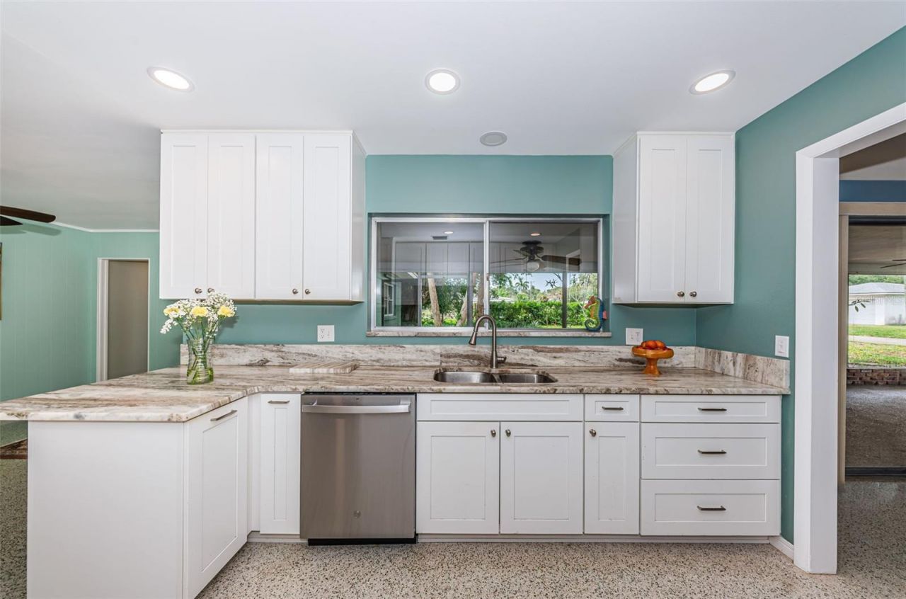 152 58th Avenue S, Saint Petersburg, FL 33705 Photo