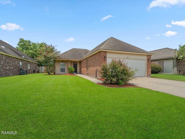 2934 Nicholson Lake Drive, Baton Rouge, LA 70810