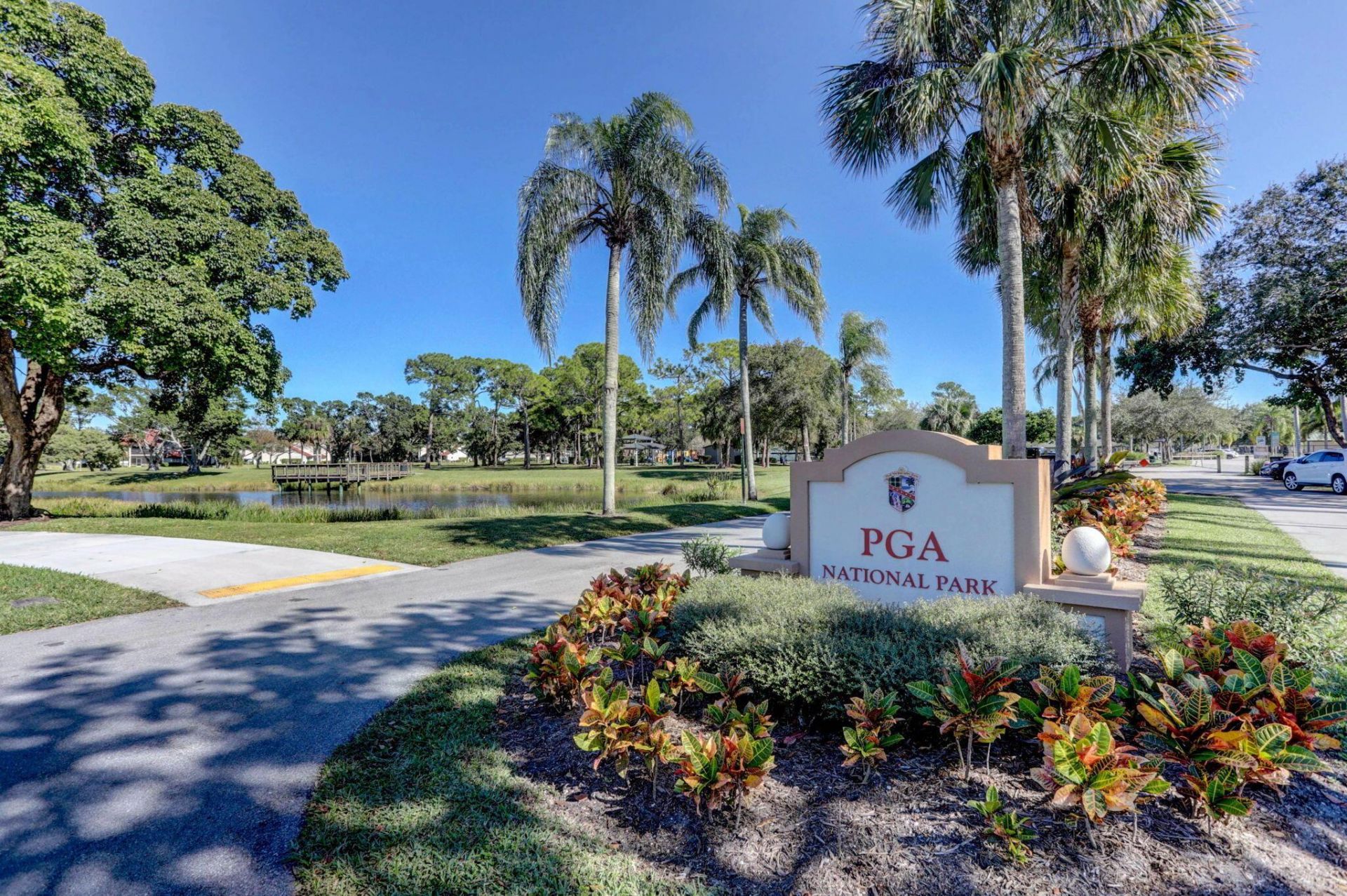 221 Canterbury Drive W, Palm Beach Gardens, FL 33418 Photo