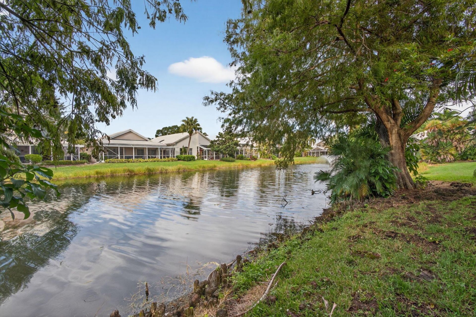 221 Canterbury Drive W, Palm Beach Gardens, FL 33418 Photo