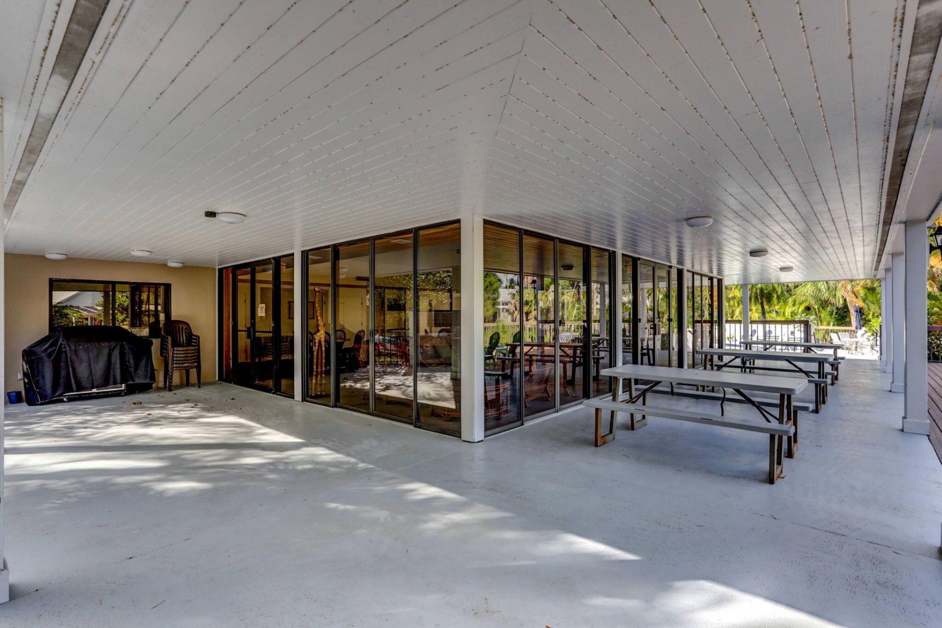 221 Canterbury Drive W, Palm Beach Gardens, FL 33418 Photo