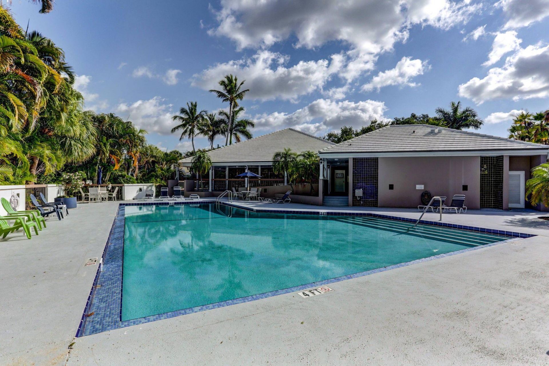 221 Canterbury Drive W, Palm Beach Gardens, FL 33418 Photo