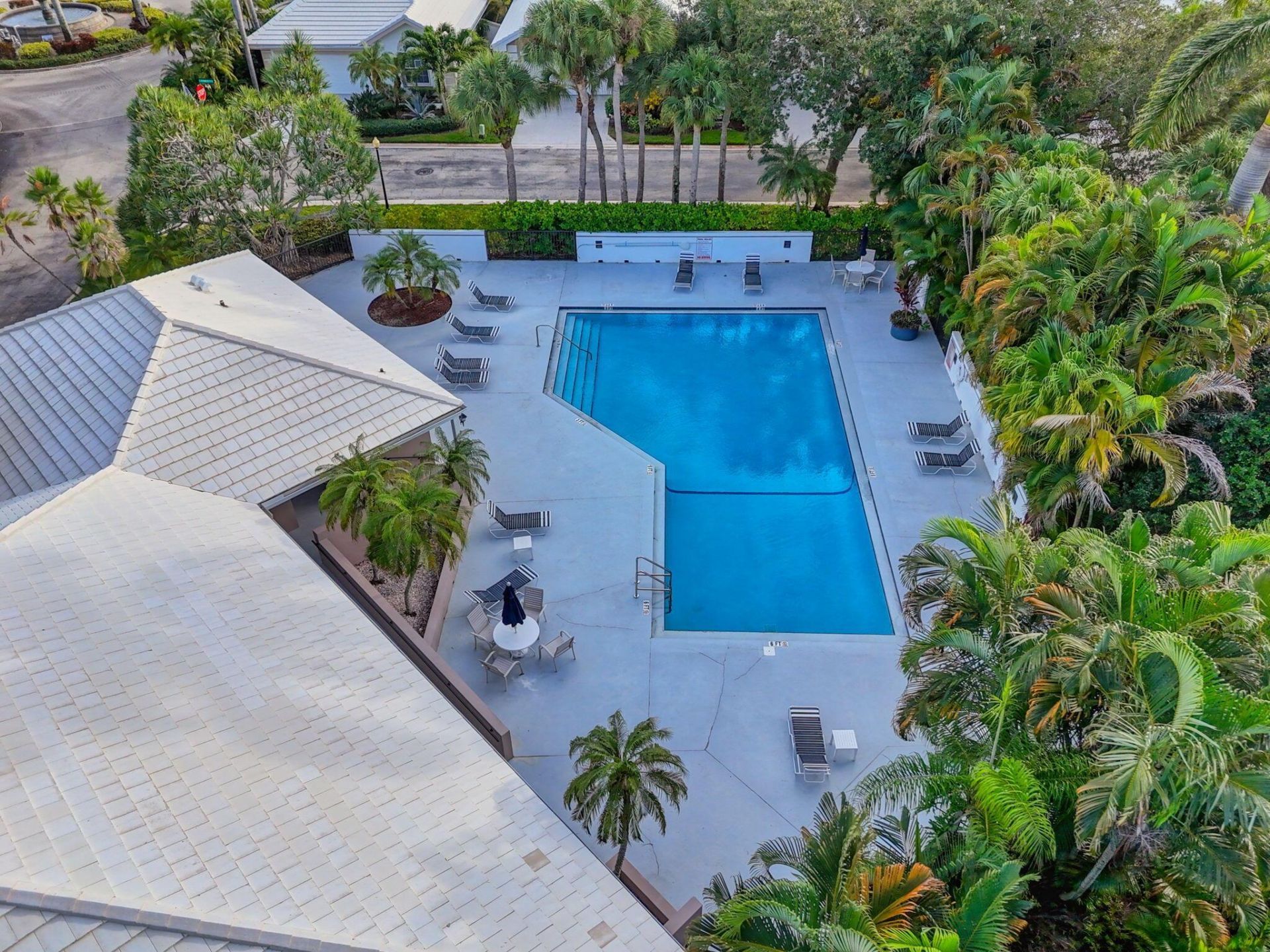 221 Canterbury Drive W, Palm Beach Gardens, FL 33418 Photo