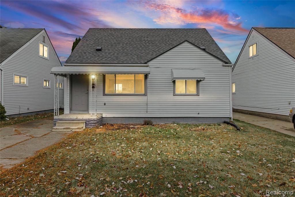 975 E Barrett Avenue, Madison Heights, MI 48071 Main Photo