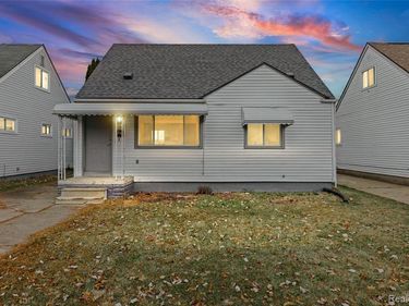 975 E Barrett Avenue, Madison Heights, MI 48071