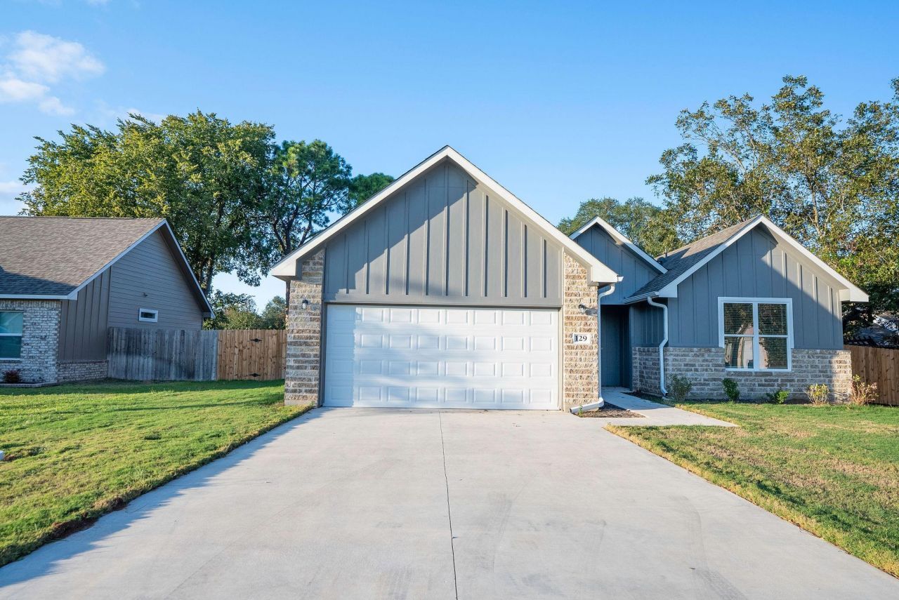 129 Callie St, Smithville, TX 78957 Main Photo