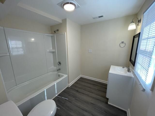 1916 Baxter Street Photo 6