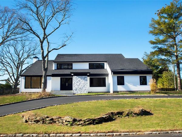 6 Clearmeadow Court, Woodbury, NY 11797