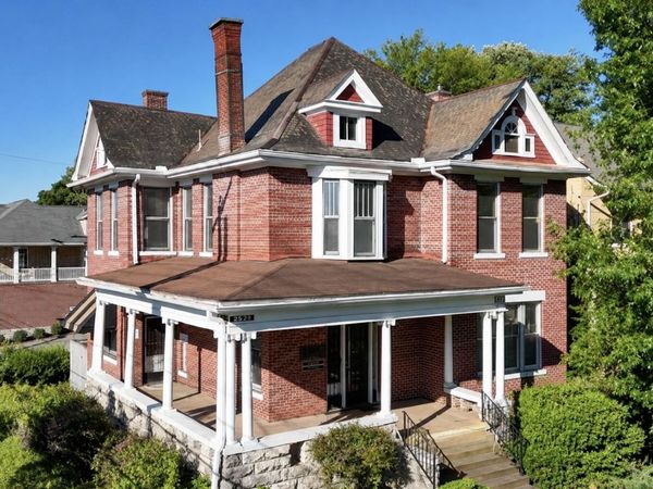 930 Oak Street, Chattanooga, TN 37403