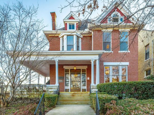 930 Oak Street, Chattanooga, TN 37403