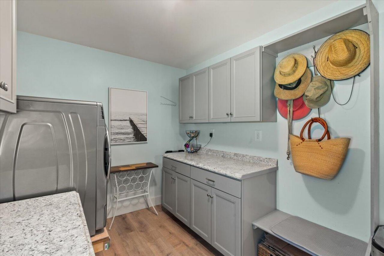 939 Mikell Drive Photo 31