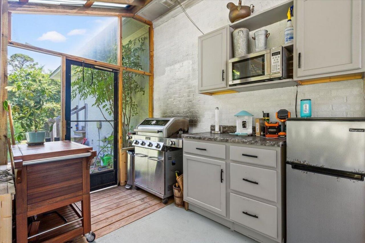 939 Mikell Drive Photo 52