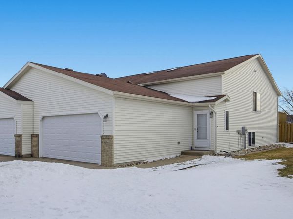 4274 39 1/2 Avenue S, Fargo, ND 58104