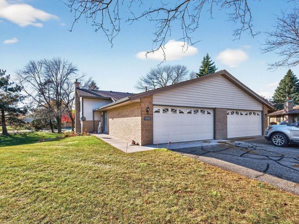 7107 Robinwood Bay, Woodbury, MN 55125