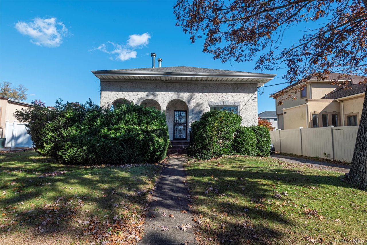 43 Wynsum Avenue Merrick, NY 11566