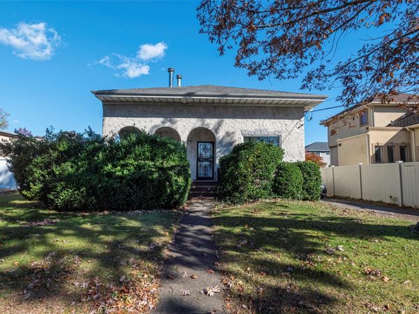 43 Wynsum Avenue, Merrick, NY 11566
