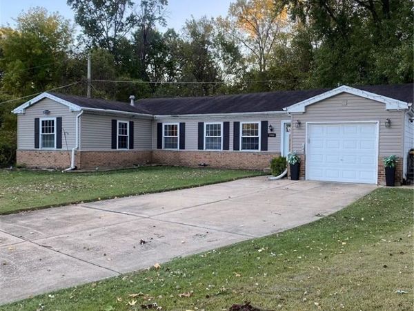 1004 Foxlair Court, Bellefontaine Nghbrs, MO 63137