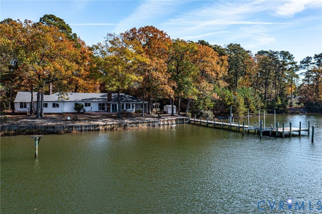 492 Pine Reach Drive, Kilmarnock, VA 22482 Main Photo