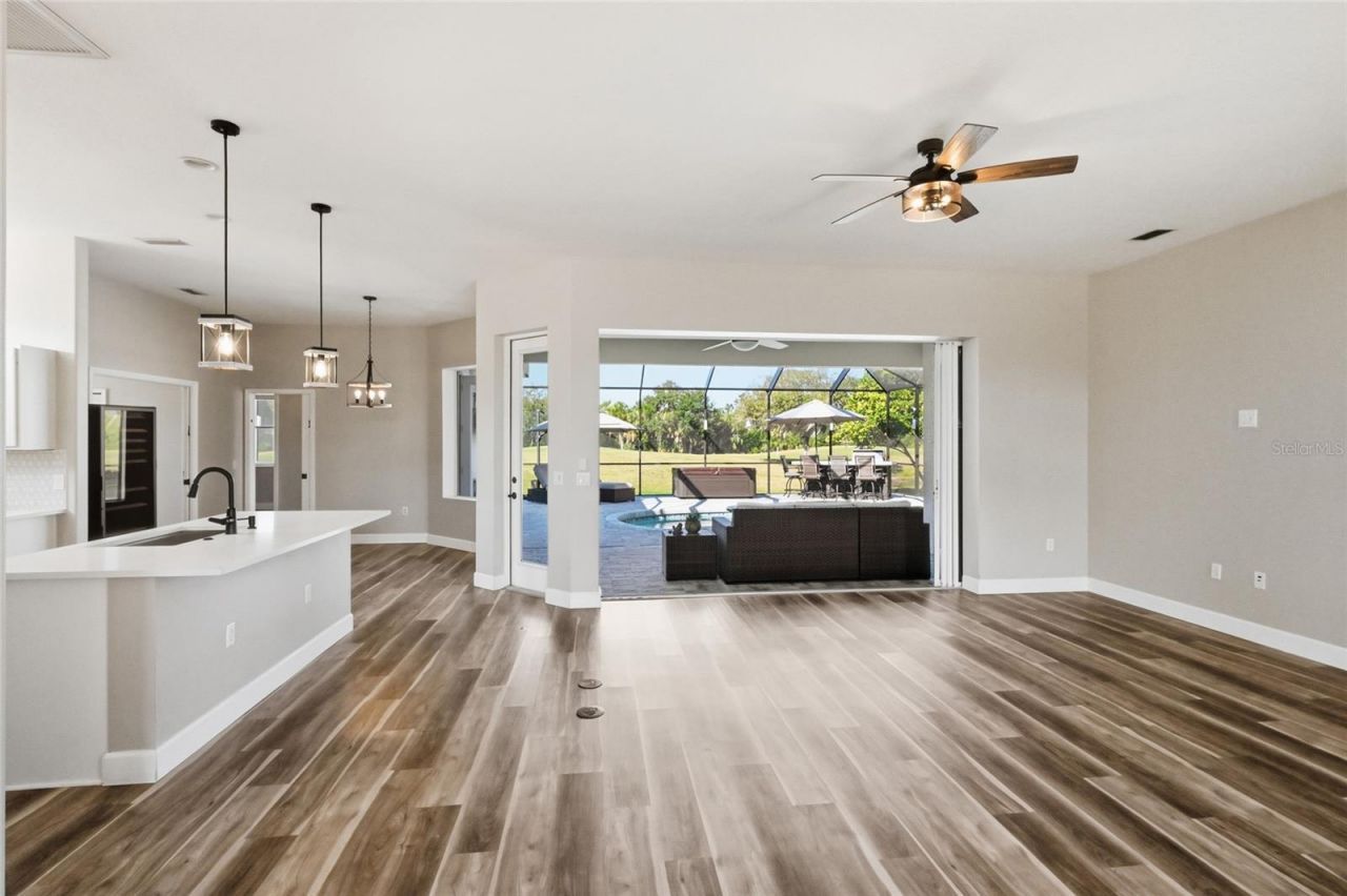 574 Planters Manor Way, Bradenton, FL 34212 Photo